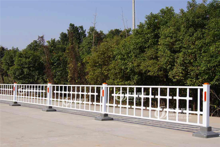 道路護(hù)欄-010